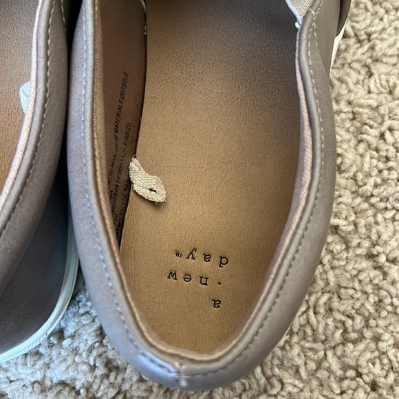 Target slip ons - Picture 3 of 3